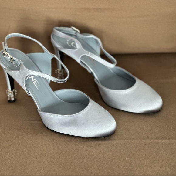 Chanel Pale Blue Heels with Silver Slingback Design - Picture 1 of 7